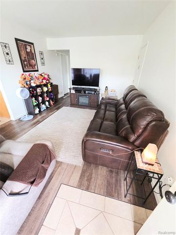 27743 Carini Villa Street, Roseville, MI 48066