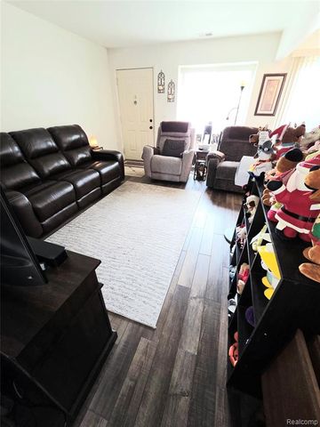 27743 Carini Villa Street, Roseville, MI 48066