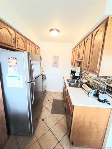 27743 Carini Villa Street, Roseville, MI 48066