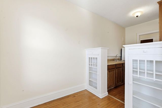 220 E 19th Street 201, Minneapolis, MN 55403