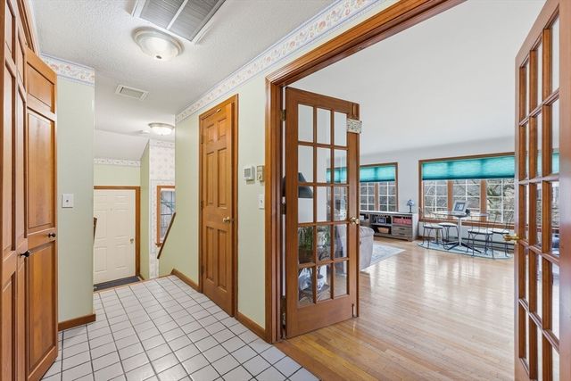 24 East View Drive, Agawam, MA 01030