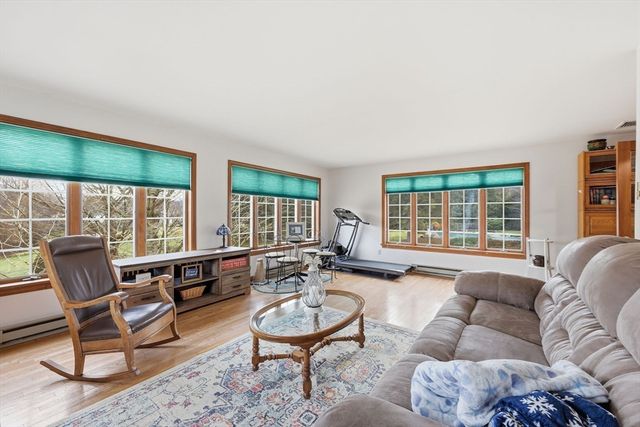 24 East View Drive, Agawam, MA 01030