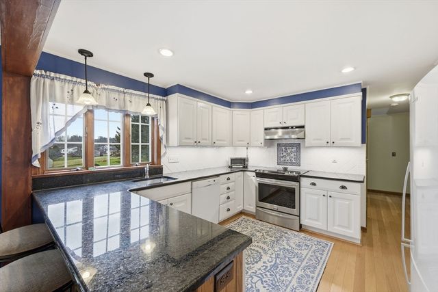 24 East View Drive, Agawam, MA 01030