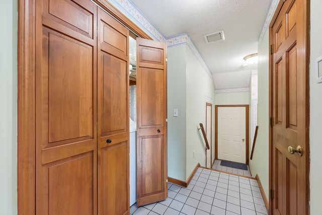 24 East View Drive, Agawam, MA 01030