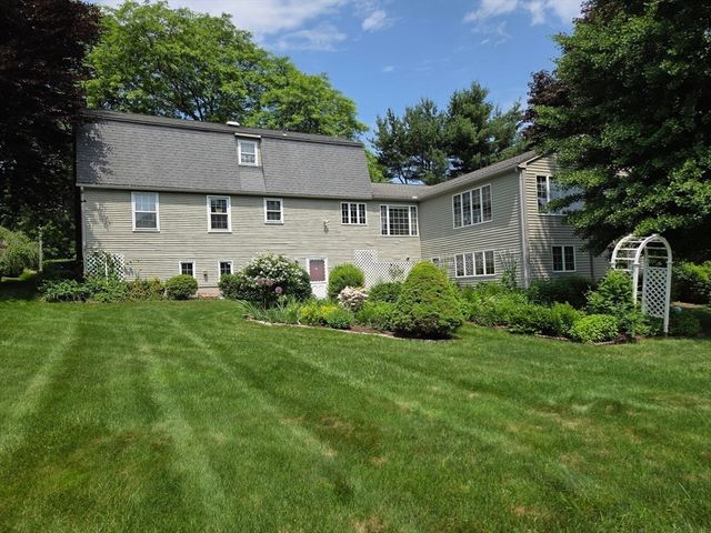 24 East View Drive, Agawam, MA 01030