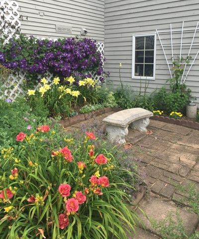 24 East View Drive, Agawam, MA 01030