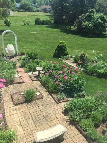 24 East View Drive, Agawam, MA 01030