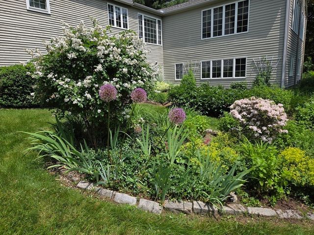 24 East View Drive, Agawam, MA 01030