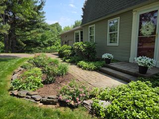 24 East View Drive, Agawam, MA 01030