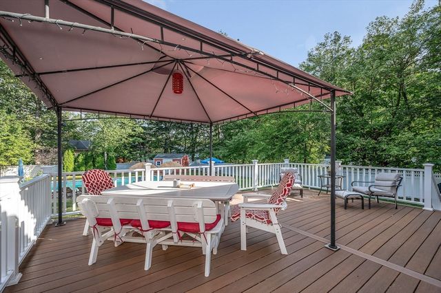 11 Moore St, Wilmington, MA 01887