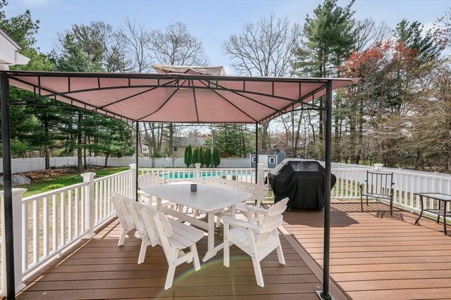 11 Moore St, Wilmington, MA 01887