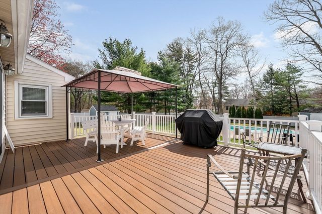 11 Moore St, Wilmington, MA 01887