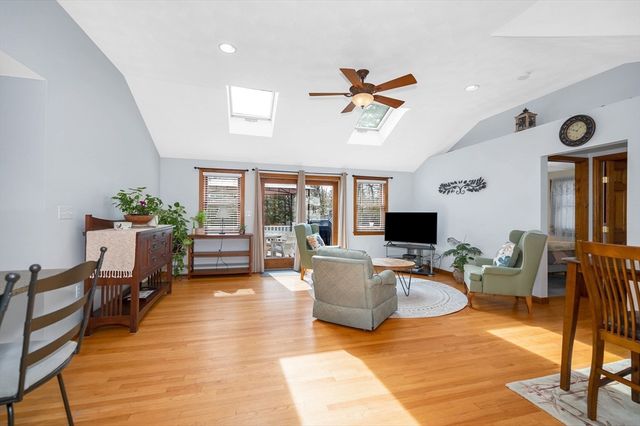 11 Moore St, Wilmington, MA 01887