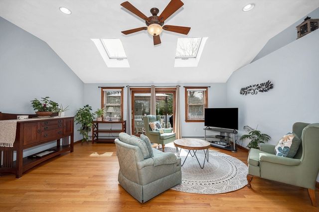 11 Moore St, Wilmington, MA 01887