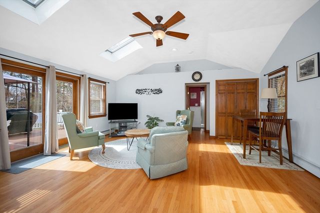 11 Moore St, Wilmington, MA 01887