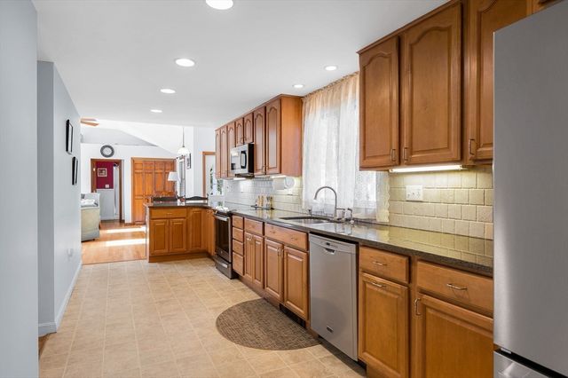 11 Moore St, Wilmington, MA 01887