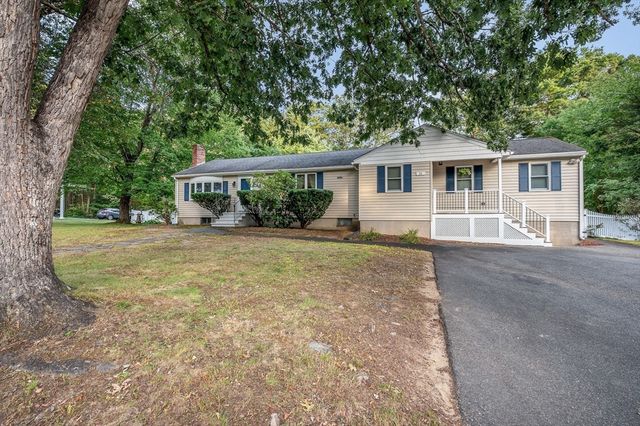 11 Moore St, Wilmington, MA 01887