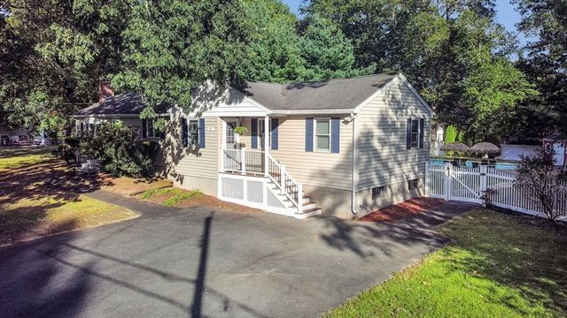 11 Moore St, Wilmington, MA 01887