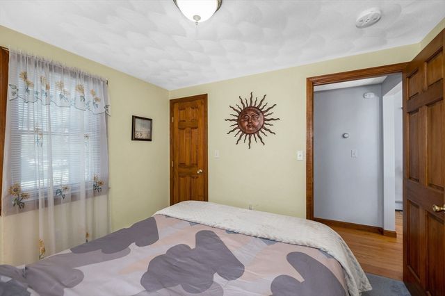 11 Moore St, Wilmington, MA 01887