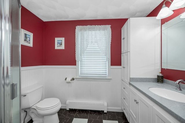 11 Moore St, Wilmington, MA 01887