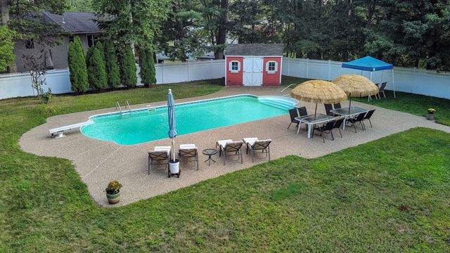 11 Moore St, Wilmington, MA 01887