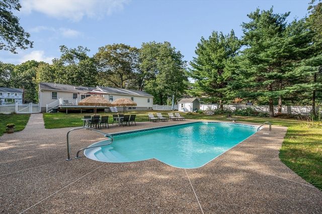 11 Moore St, Wilmington, MA 01887