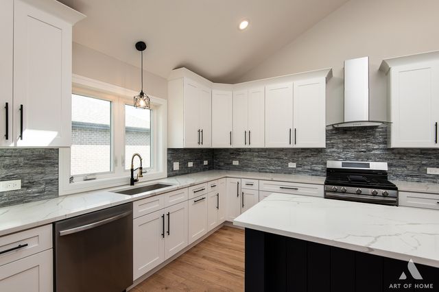 7942 W 74 Street, Bridgeview, IL 60455