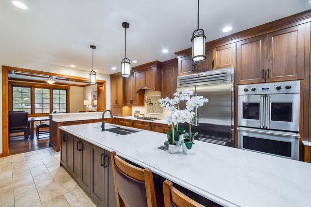 2009 MacKenzie Place 2009, Wheaton, IL 60187