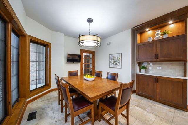 2009 MacKenzie Place 2009, Wheaton, IL 60187