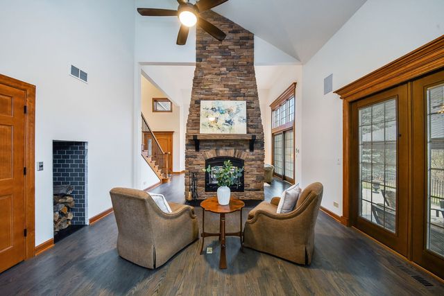 2009 MacKenzie Place 2009, Wheaton, IL 60187