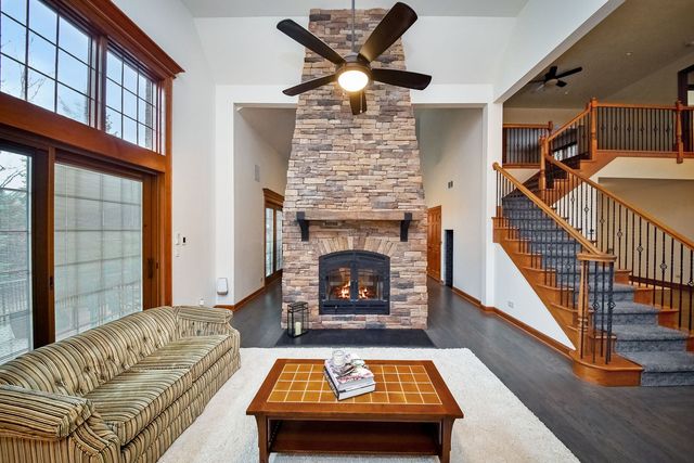 2009 MacKenzie Place 2009, Wheaton, IL 60187