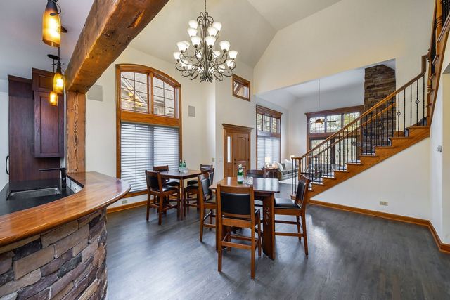 2009 MacKenzie Place 2009, Wheaton, IL 60187