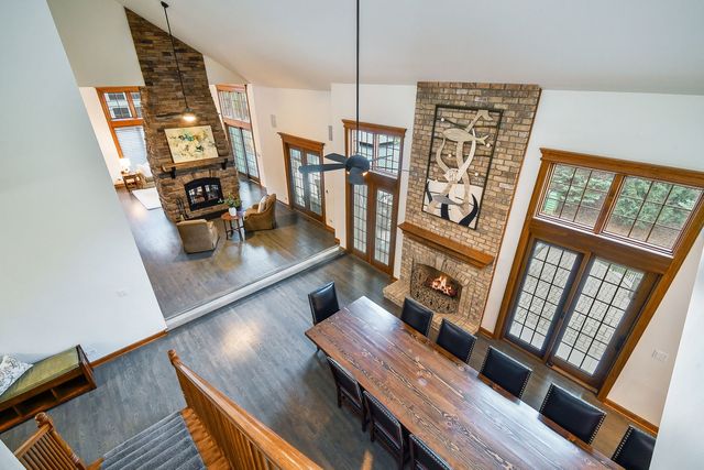 2009 MacKenzie Place 2009, Wheaton, IL 60187