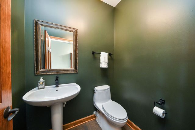 2009 MacKenzie Place 2009, Wheaton, IL 60187