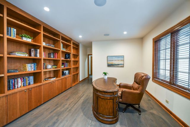 2009 MacKenzie Place 2009, Wheaton, IL 60187