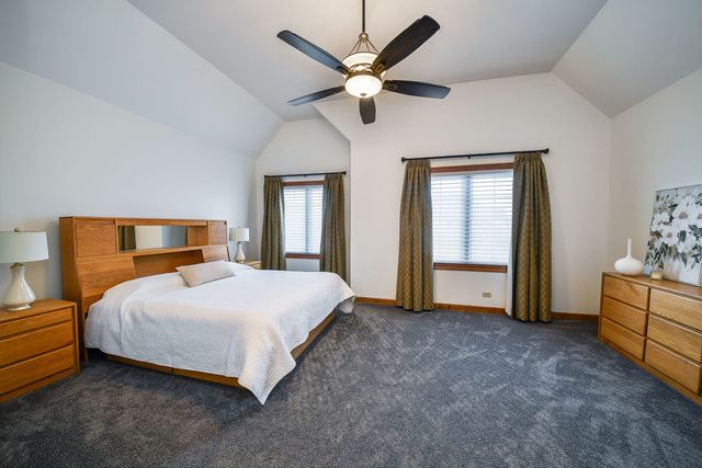 2009 MacKenzie Place 2009, Wheaton, IL 60187