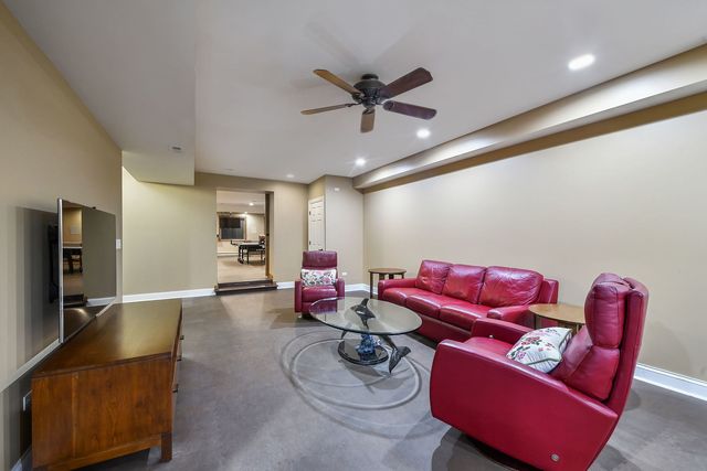 2009 MacKenzie Place 2009, Wheaton, IL 60187