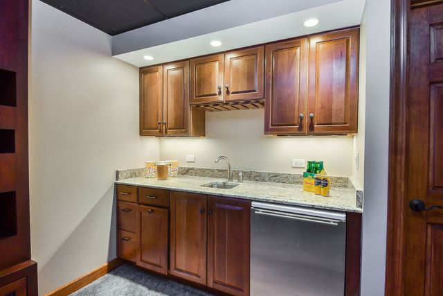 2009 MacKenzie Place 2009, Wheaton, IL 60187