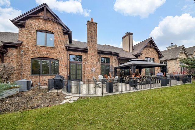 2009 MacKenzie Place 2009, Wheaton, IL 60187