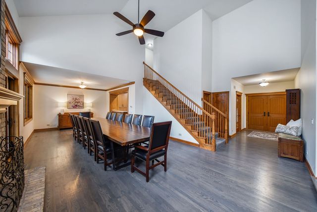 2009 MacKenzie Place 2009, Wheaton, IL 60187