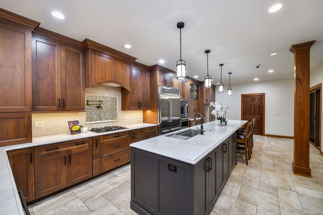 2009 MacKenzie Place 2009, Wheaton, IL 60187