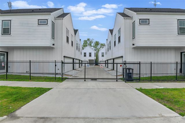 9902 Clark Road I, Houston, TX 77076