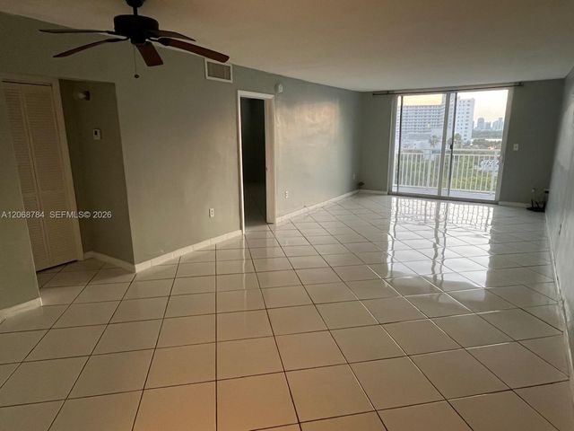 1045 10th Street 704, Miami Beach, FL 33139