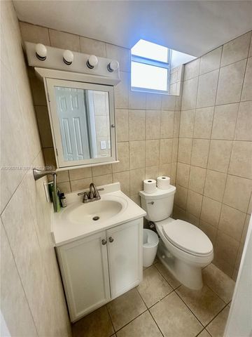 1045 10th Street 704, Miami Beach, FL 33139