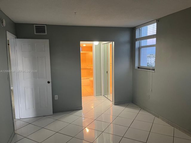 1045 10th Street 704, Miami Beach, FL 33139