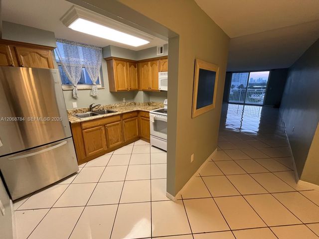 1045 10th Street 704, Miami Beach, FL 33139