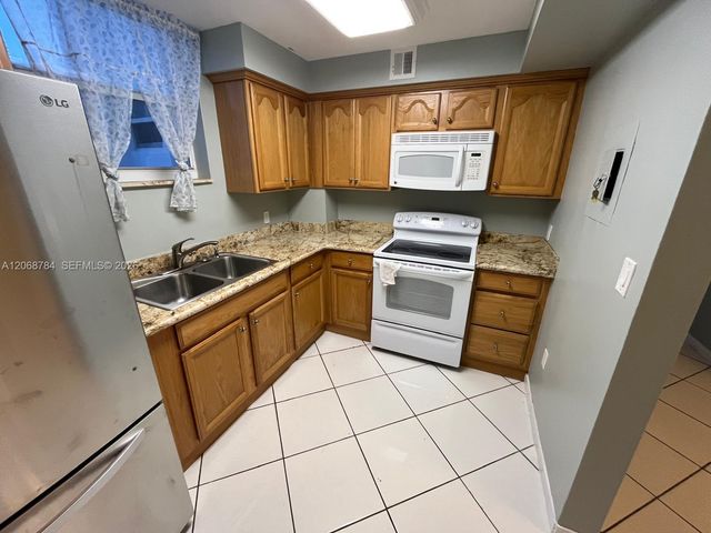 1045 10th Street 704, Miami Beach, FL 33139
