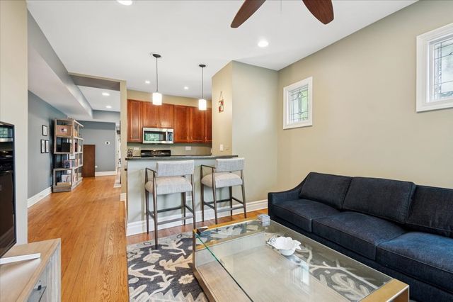 1265 W Granville Avenue 3, Chicago, IL 60660