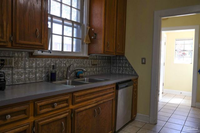 1540 N Spring St, Pensacola, FL 32501