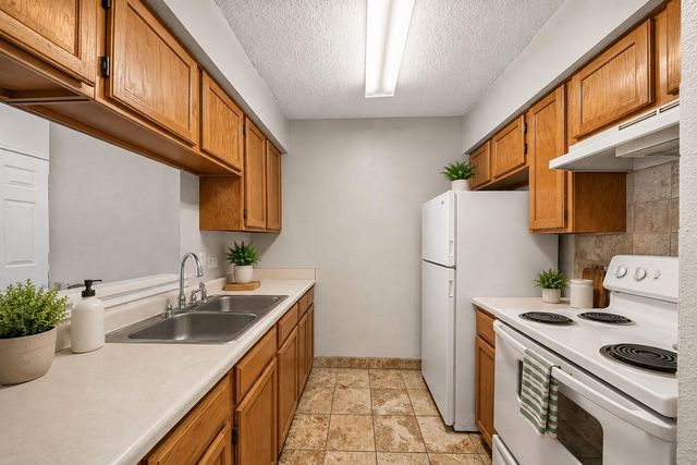2120 El Paseo Street 604, Houston, TX 77054